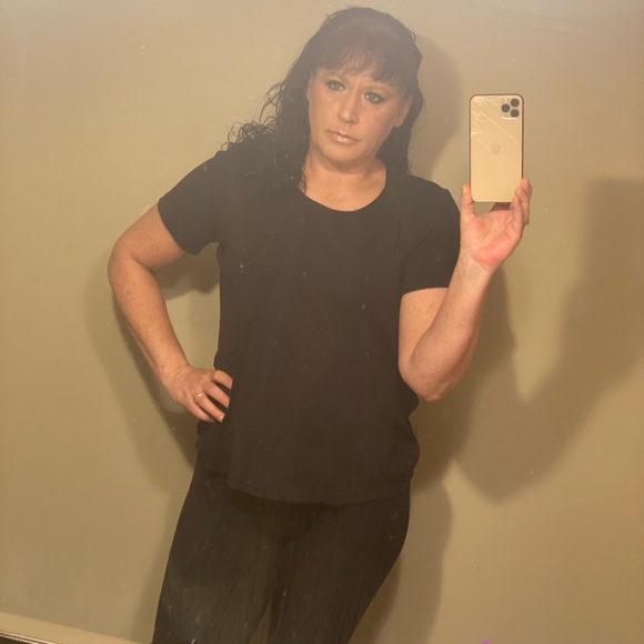 Meet your Posher, Jennifer - Picture 2 of 2